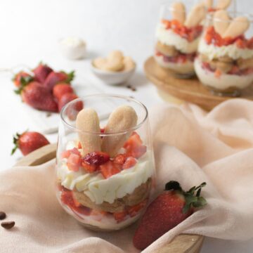 Erdbeer-Tiramisu im Glas als Schichtdessert ohne Ei und ohne Alkohol